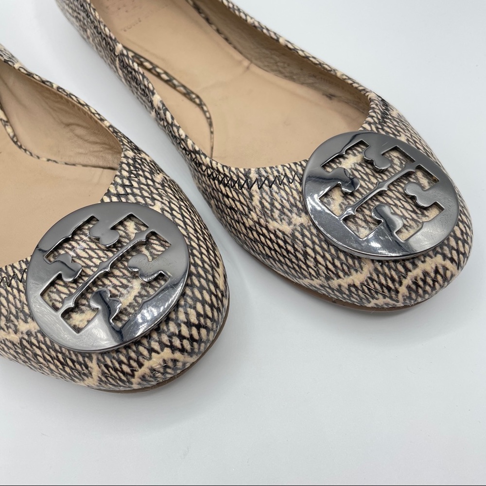 TORY BURCH Reva Snakeskin Flat Silver Logo Tan